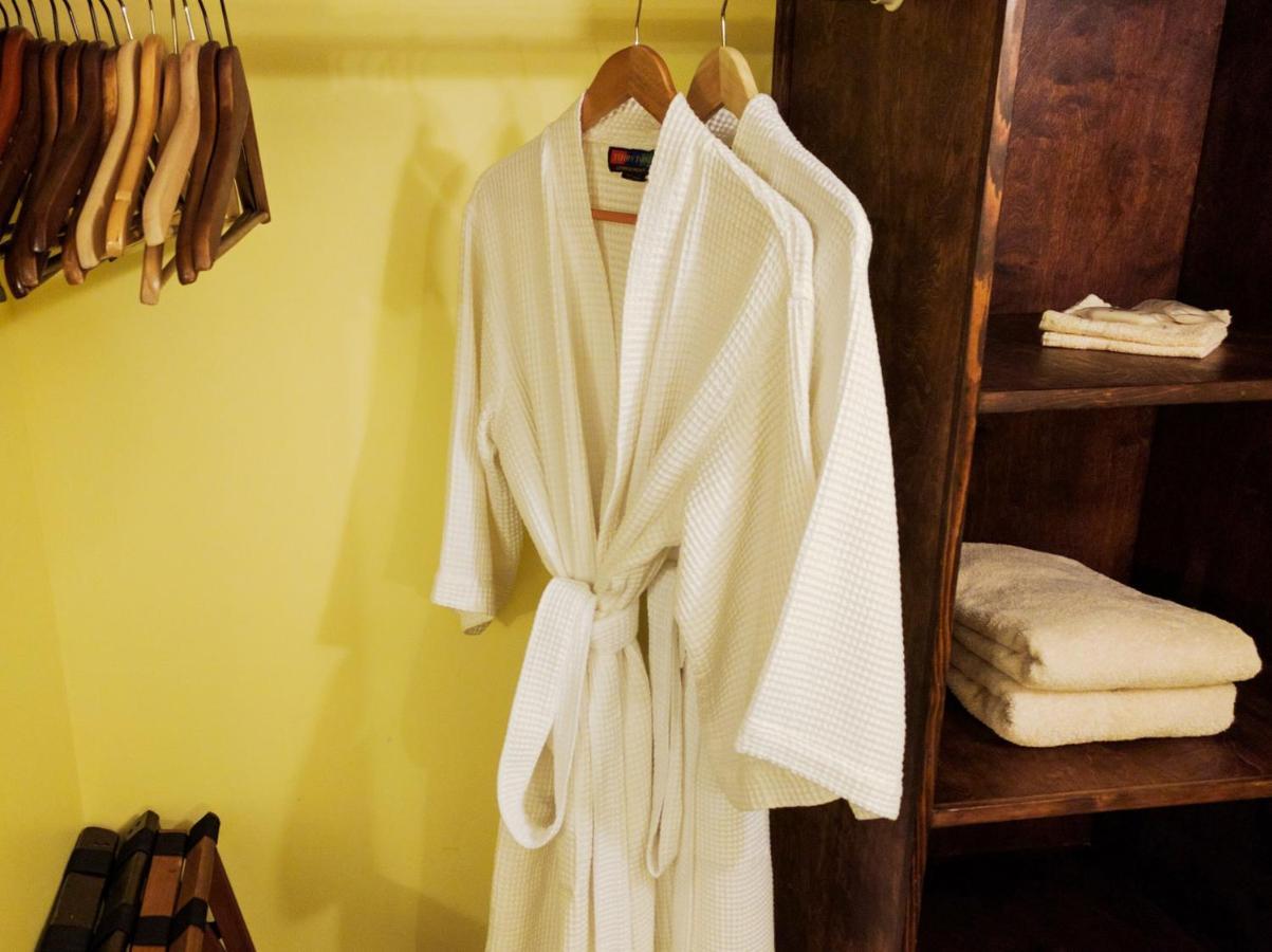 Bluebird Guesthouse พอร์ตแลนด์ ภายนอก รูปภาพ